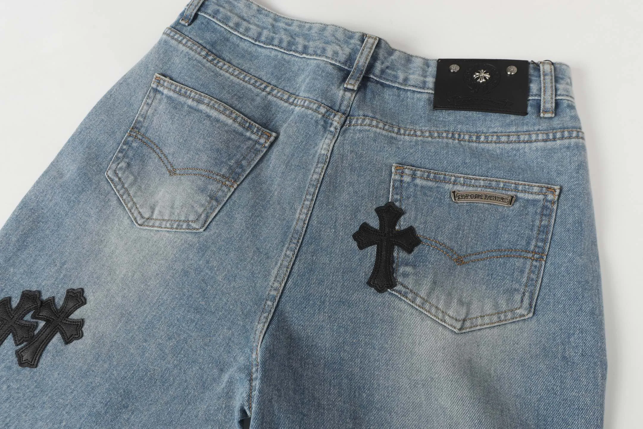 P260 Cross-border model, please do not place an order if you are pursuing quality - Chrome Hearts/Chrome Hearts Cross ✝️ Inlaid embroidered washed jeans, trousers and casual pants - High weight, high density and high quality. The wool is soft, delicate and skin-friendly. It feels soft and silky. It has excellent warmth and skin-friendly properties. - Customized weaving and dyeing, no color difference. No matter the fabric or workmanship details, it beats the ordinary version on the market - Hardware zipper accessories are all customized, full of details -Colour: washed blue -Size: 28 30 32 34 36